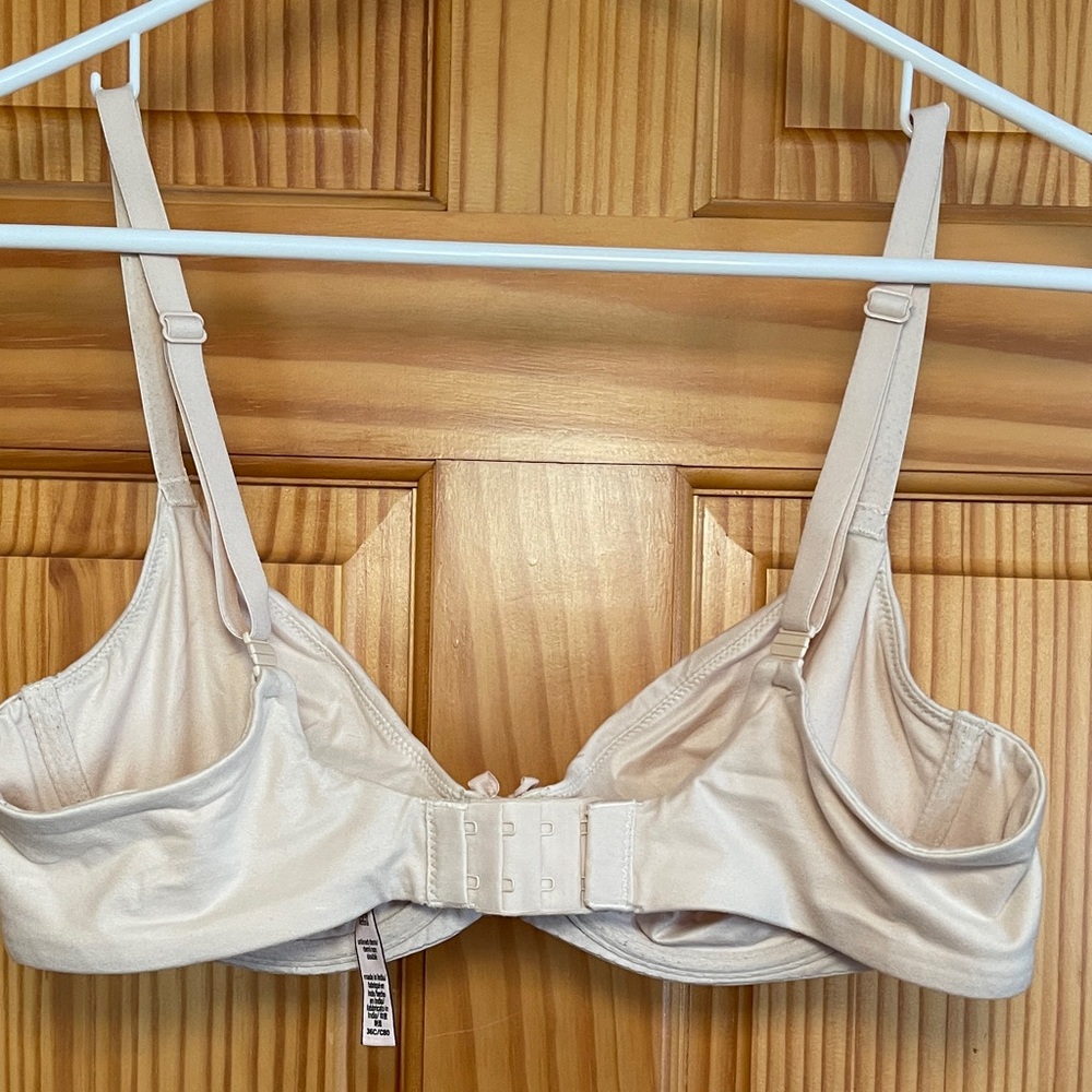Victoria Secret body by Victoria Cream Underwire Bra - Picture 8 of 12